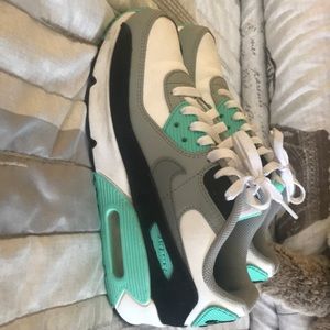 Nike air max 90s almost in mint condition worn once